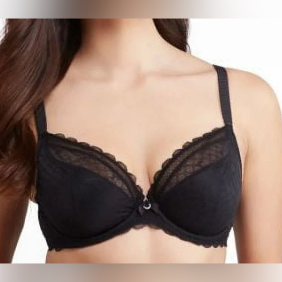 Chantelle Black Colored Lace Bra with Under Wire, size 30DDD US - Picture 1 of 12